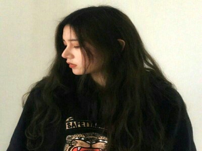 男人和女人肌肌对肌肌,拥抱缓解压力，身体接触增感情